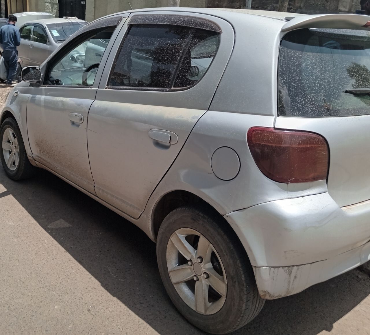 Toyota vitz 2001 it has bank loan - Image