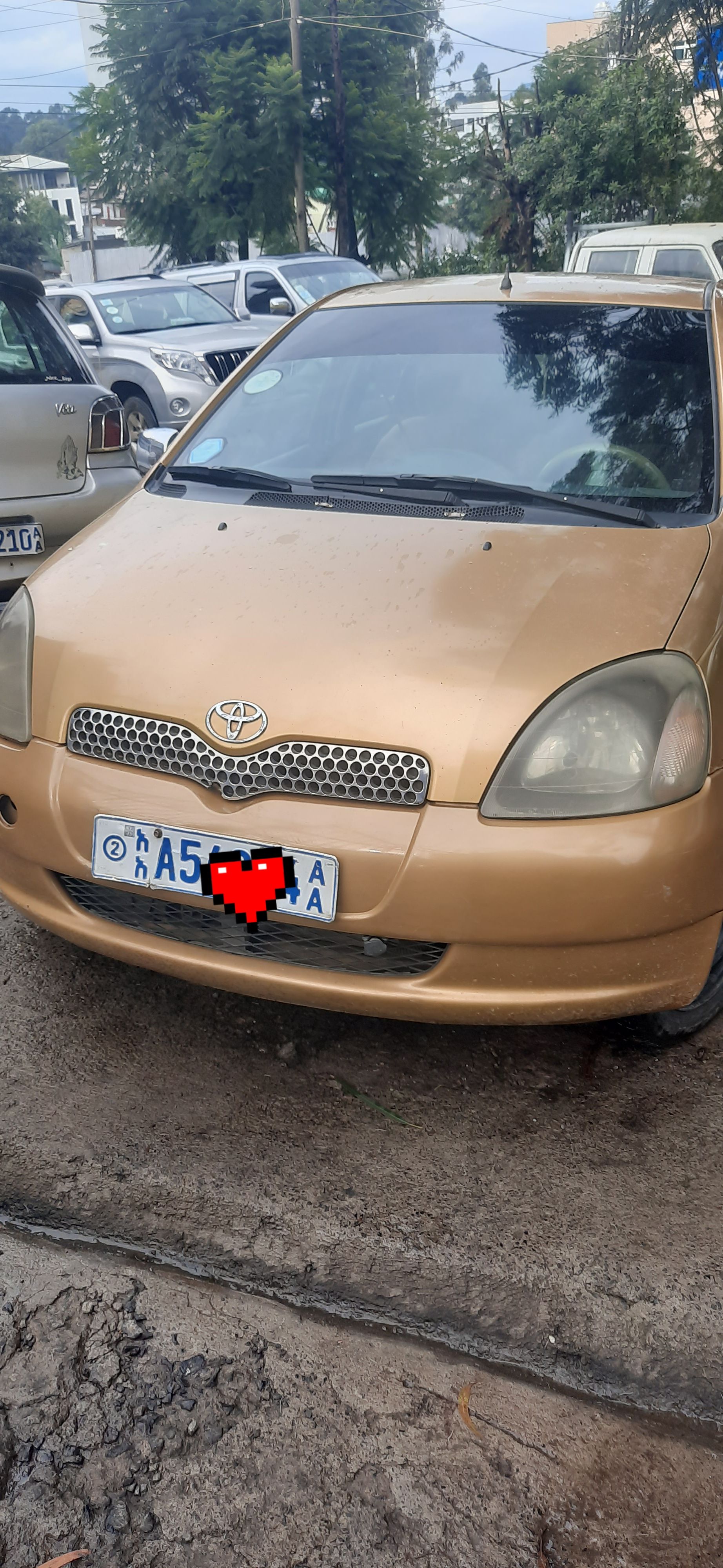 Toyota vitz yaris 2000
