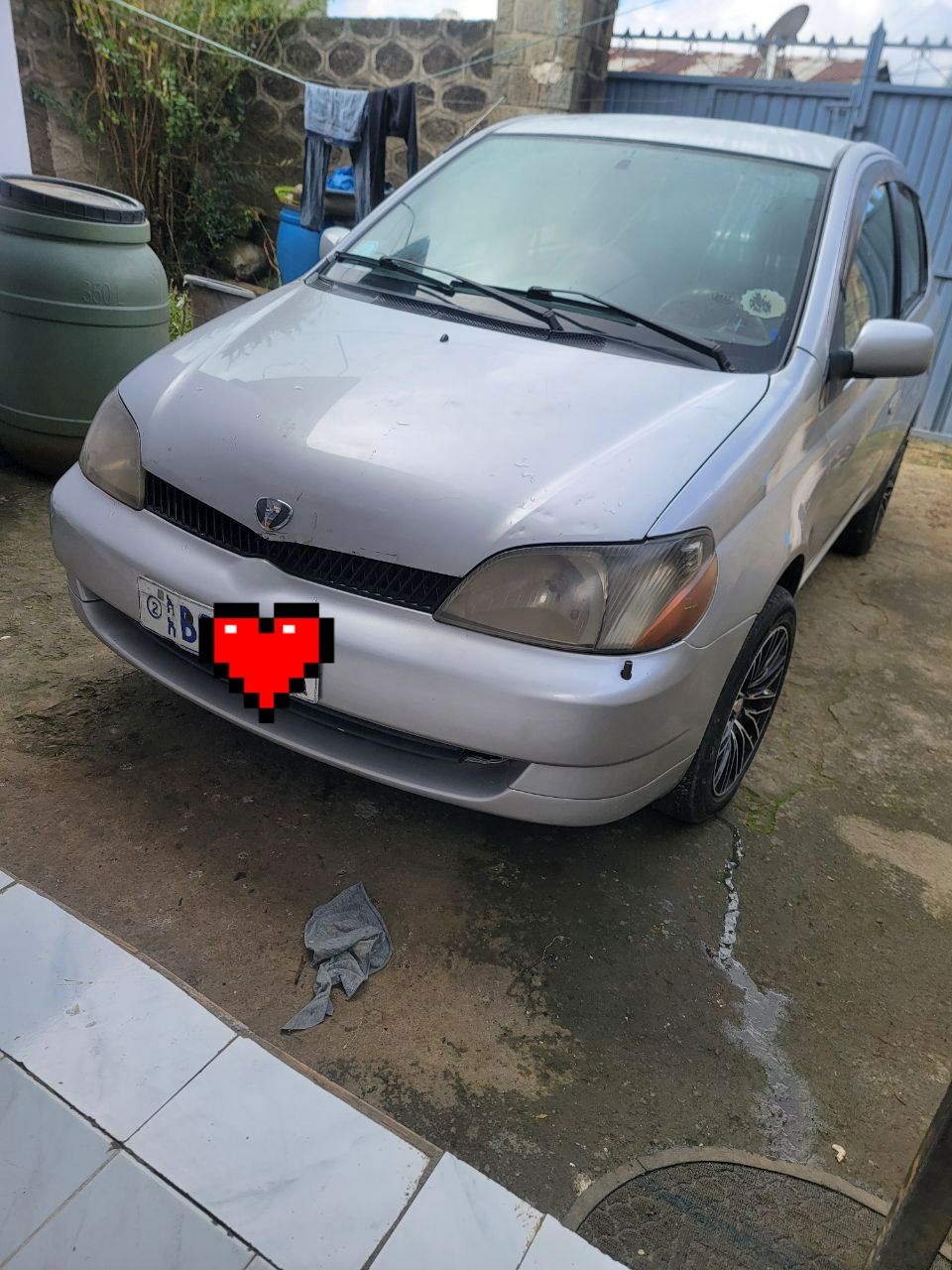 Toyota platz 2001