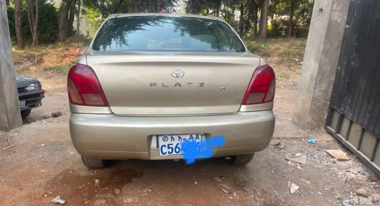 Toyota platz 2001