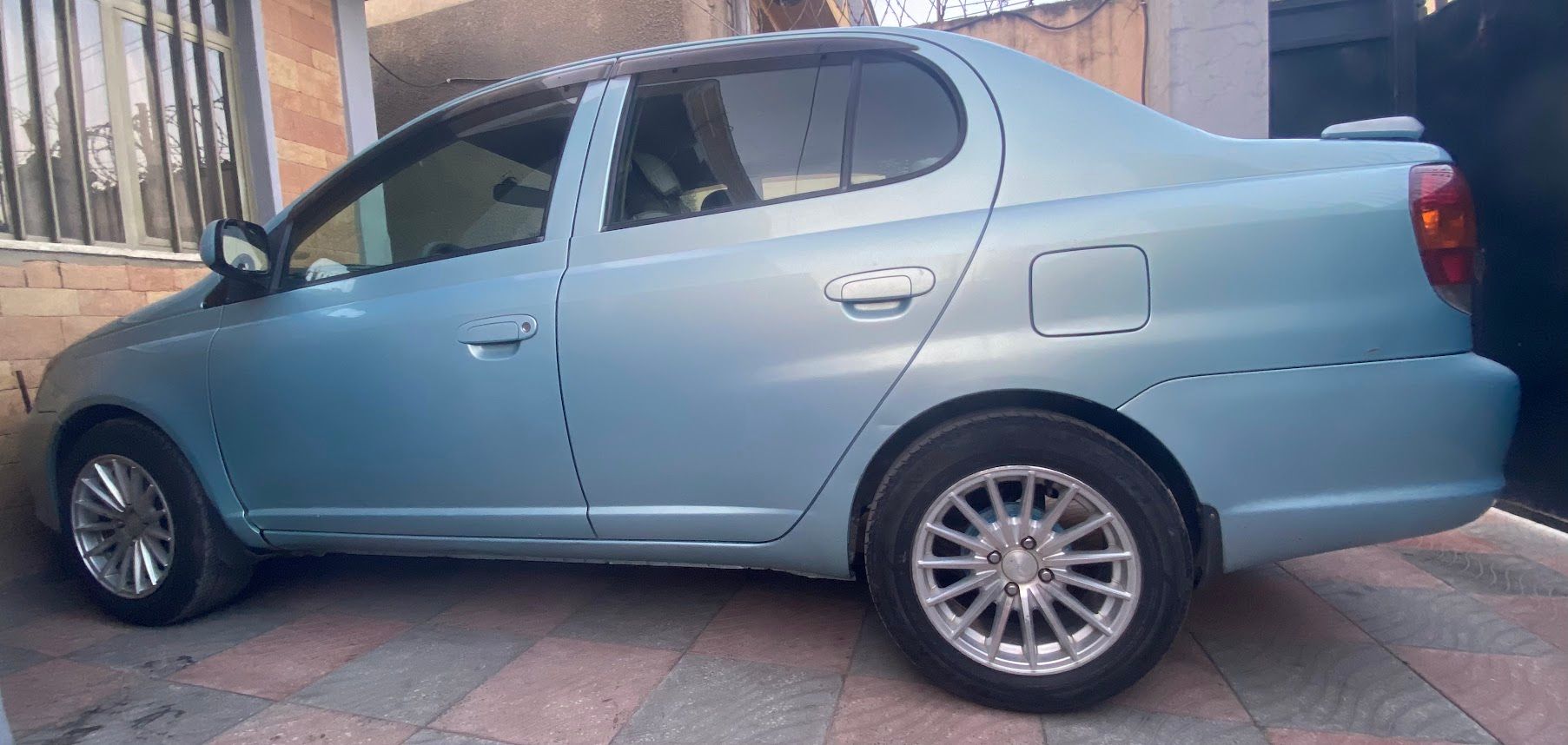 Toyota Platz 2005