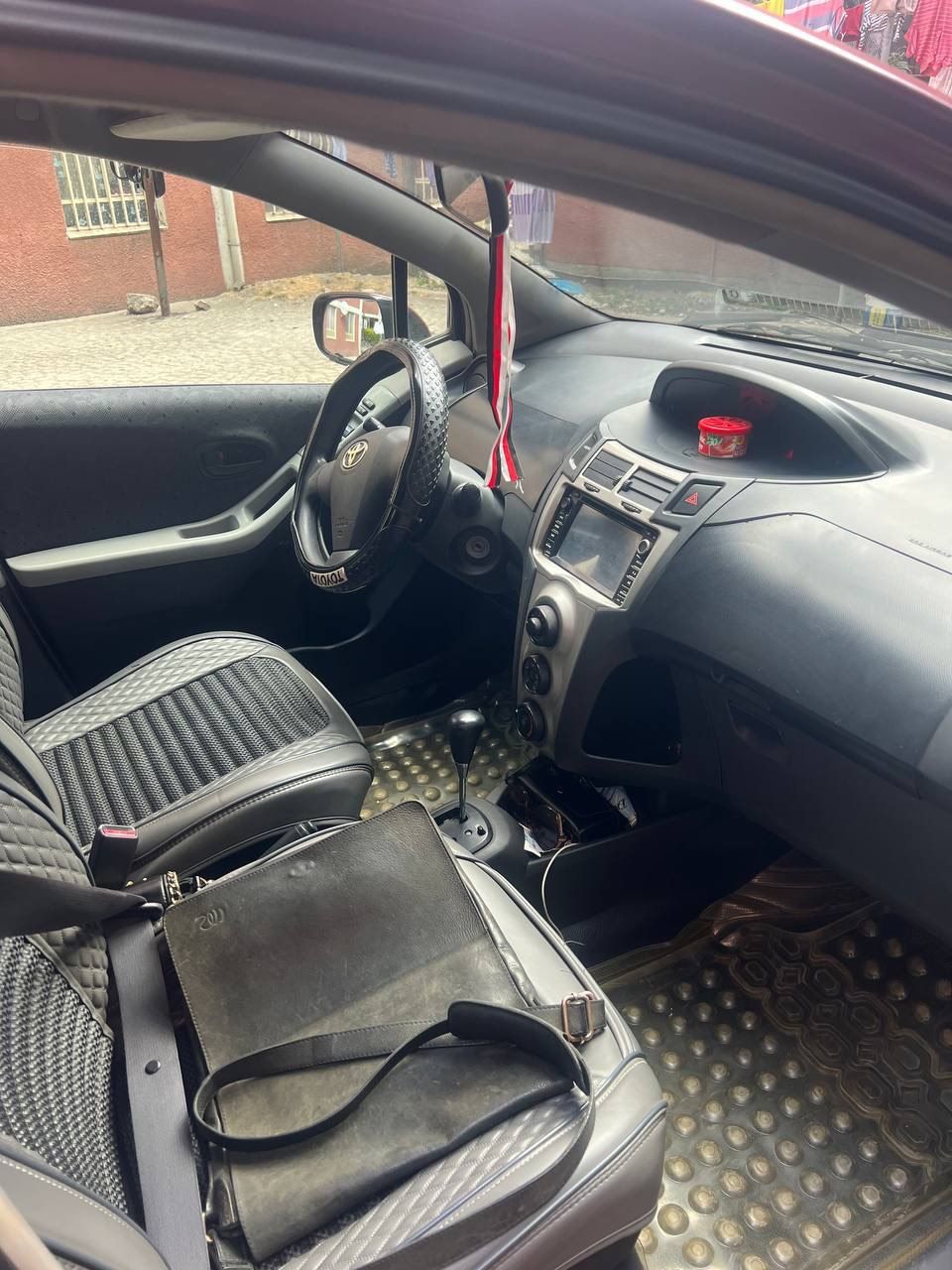 Toyota Yaris Compact 2010 - Image