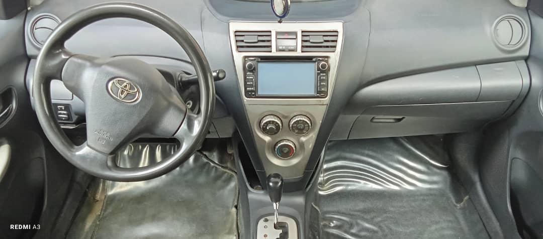 Toyota Yaris Sedan 2010 - Image