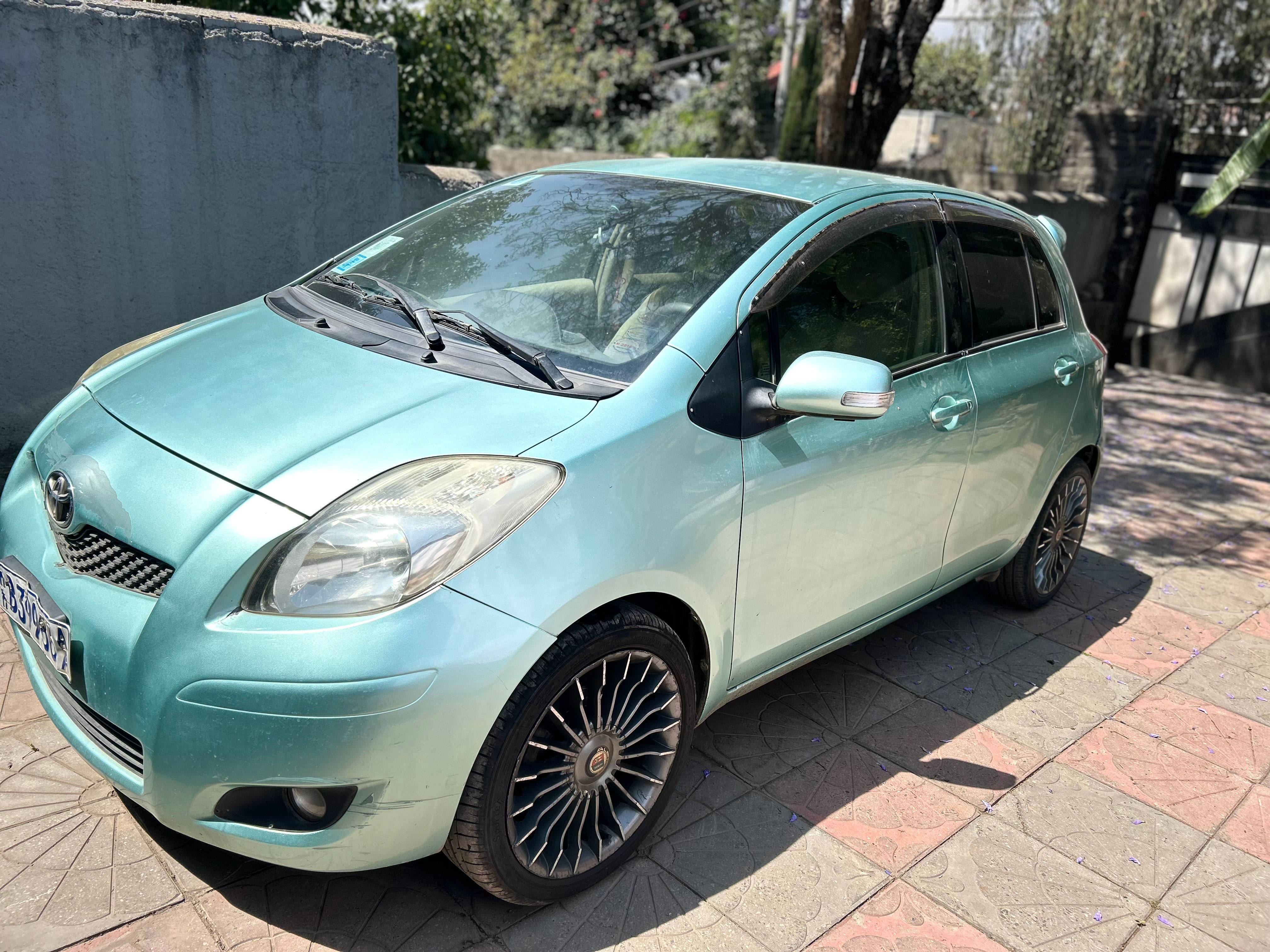 Yaris Compact 2010