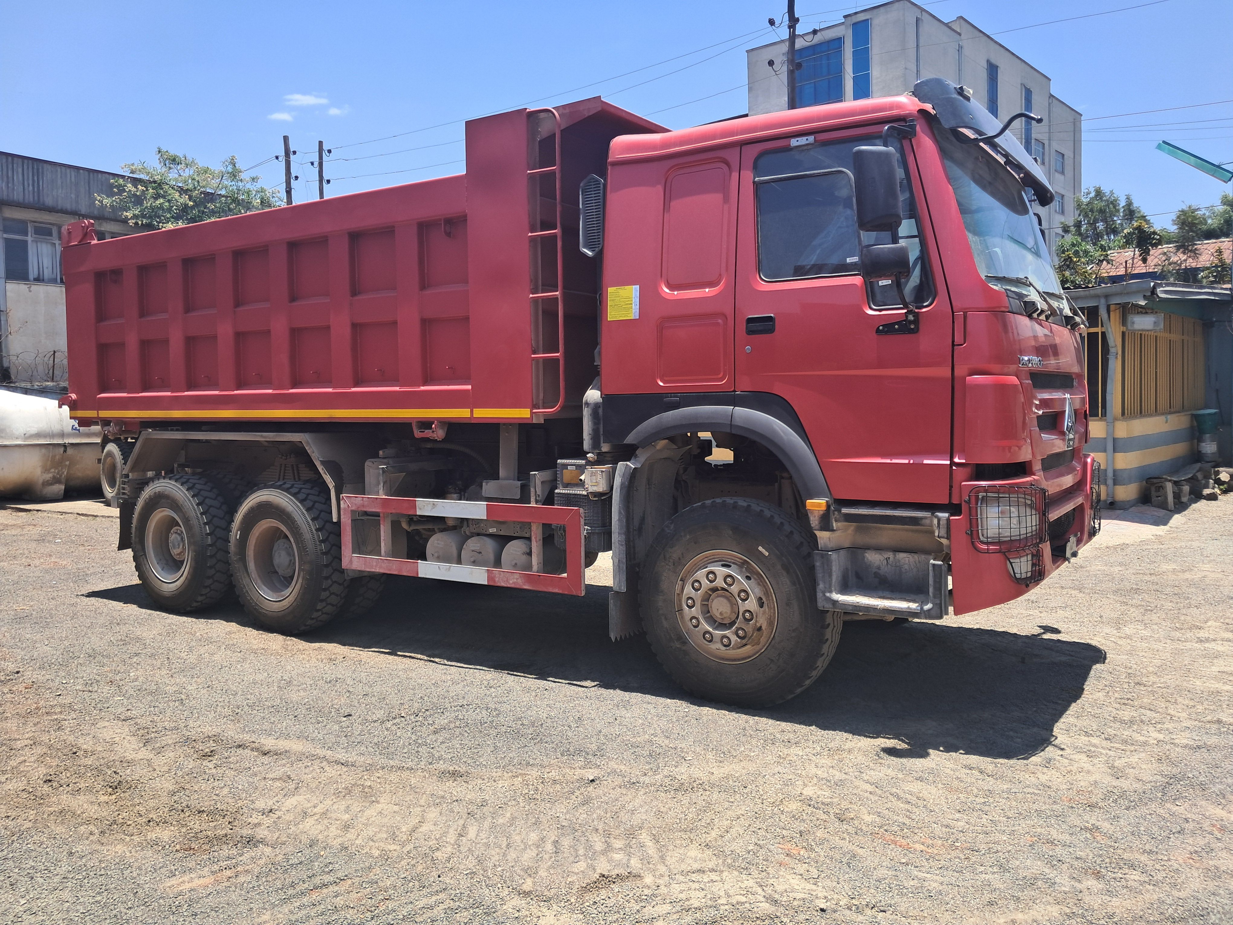 Sino dump truck - Image