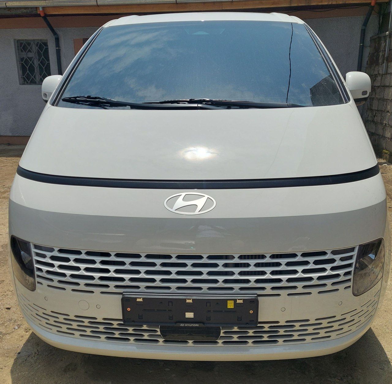 HYUNDAI STARIA HYBRID