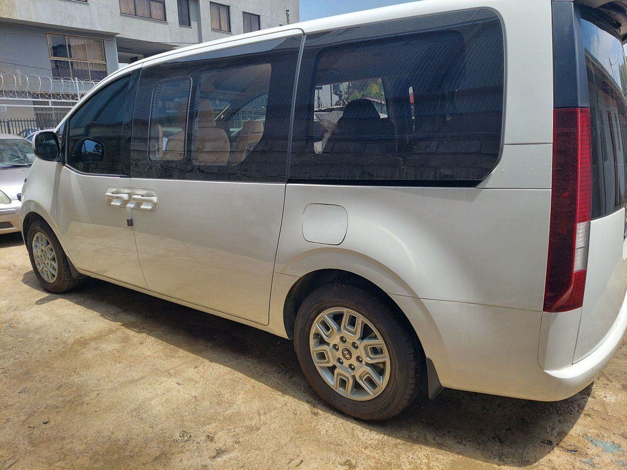 HYUNDAI STARIA HYBRID - Image