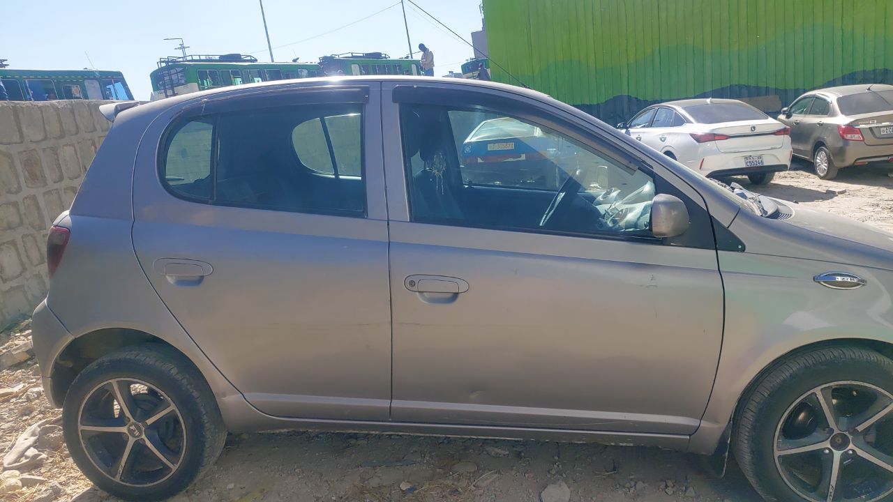 TOYOTA VITZ 2001 - Image