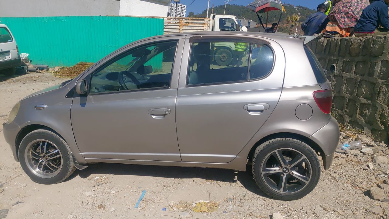TOYOTA VITZ 2001 - Image