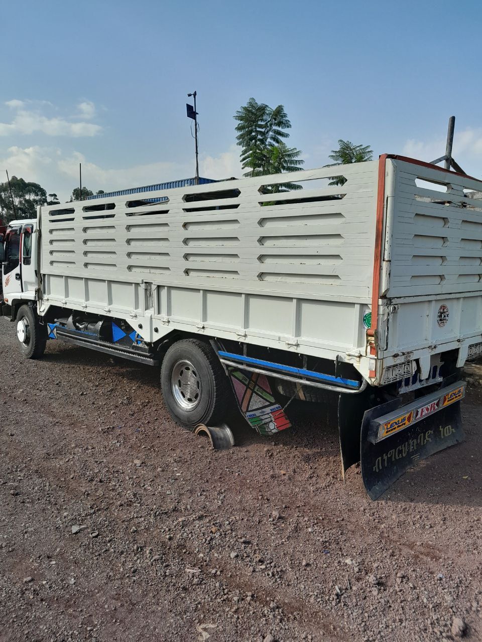 ISUZU FSR 4.5 MILLION BANK ባንክ 1.5 ሚልየን ይመቻቻል - Image