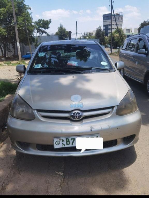 Toyota platz 2005