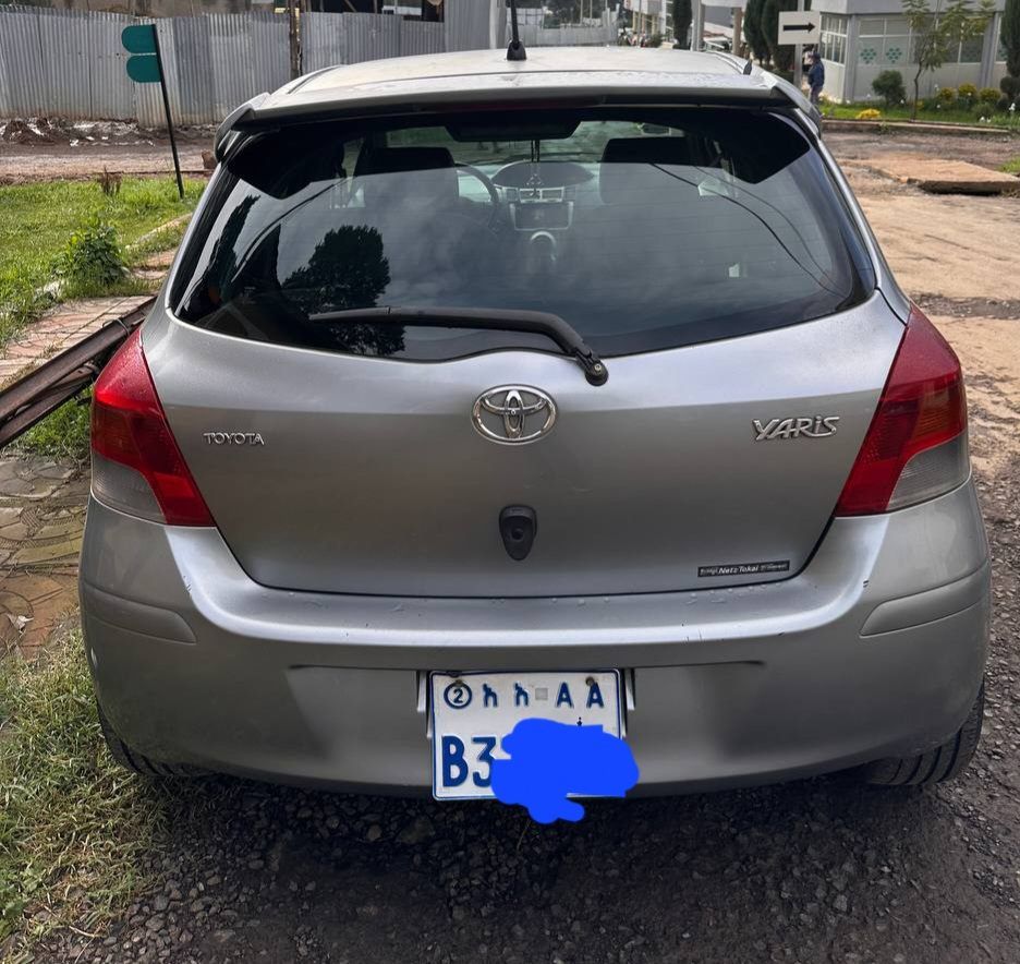 Toyota Yaris Compact 2010 - Image