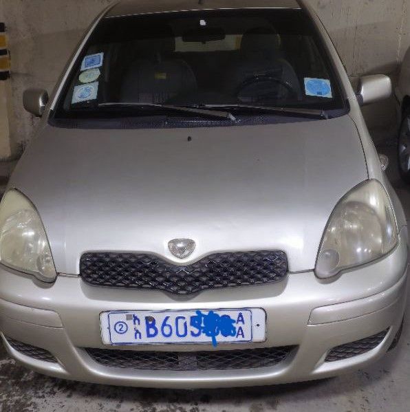 Toyota Vitz 2002 ( Real)