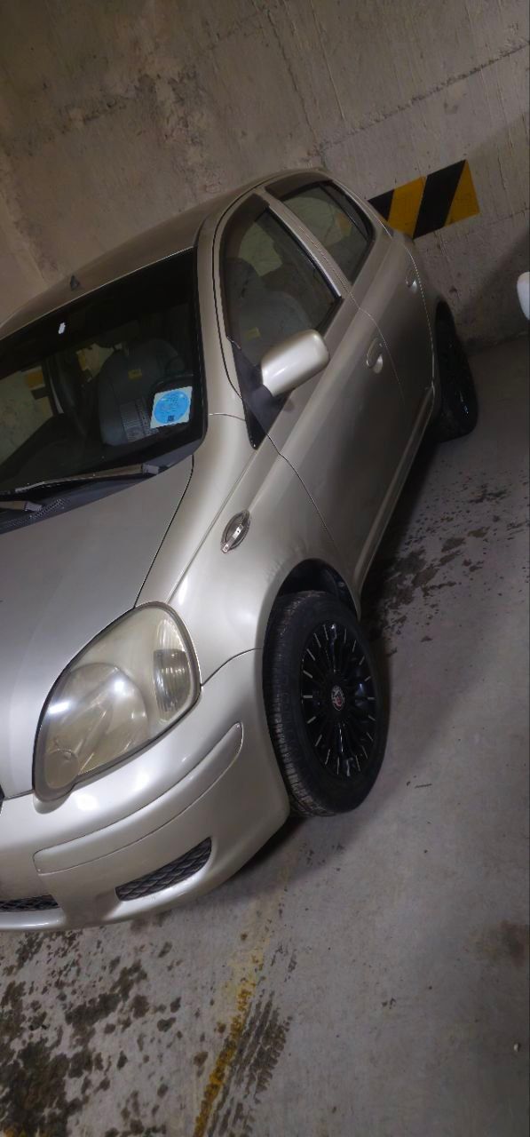 Toyota Vitz 2002 ( Real) - Image
