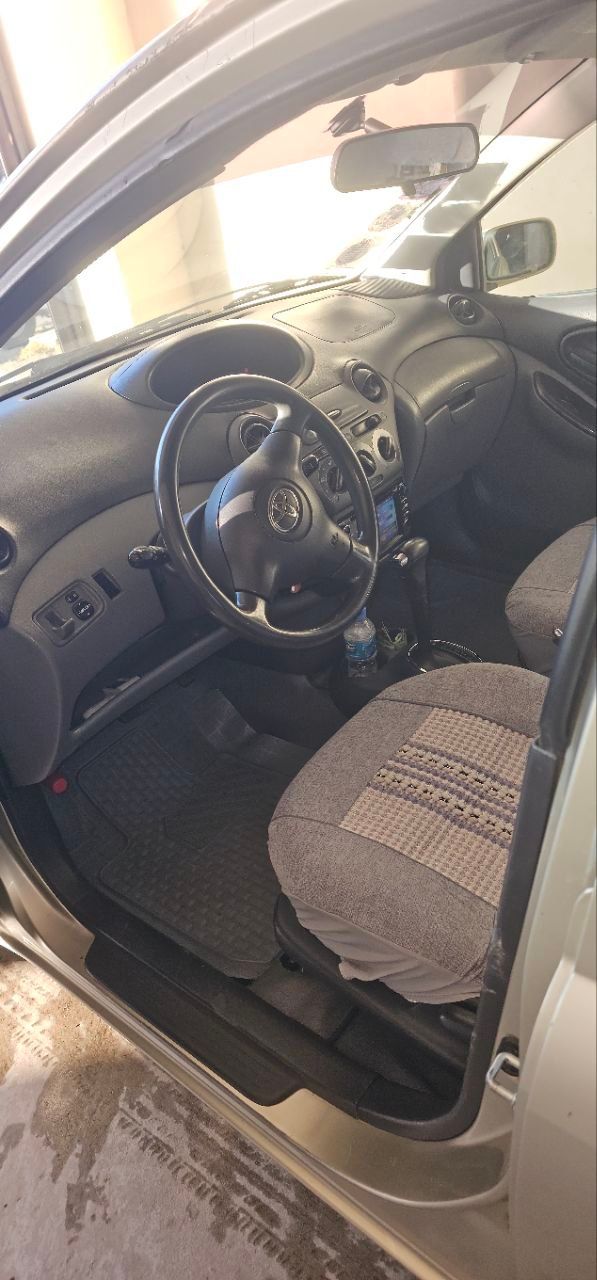 Toyota Vitz 2002 ( Real) - Image