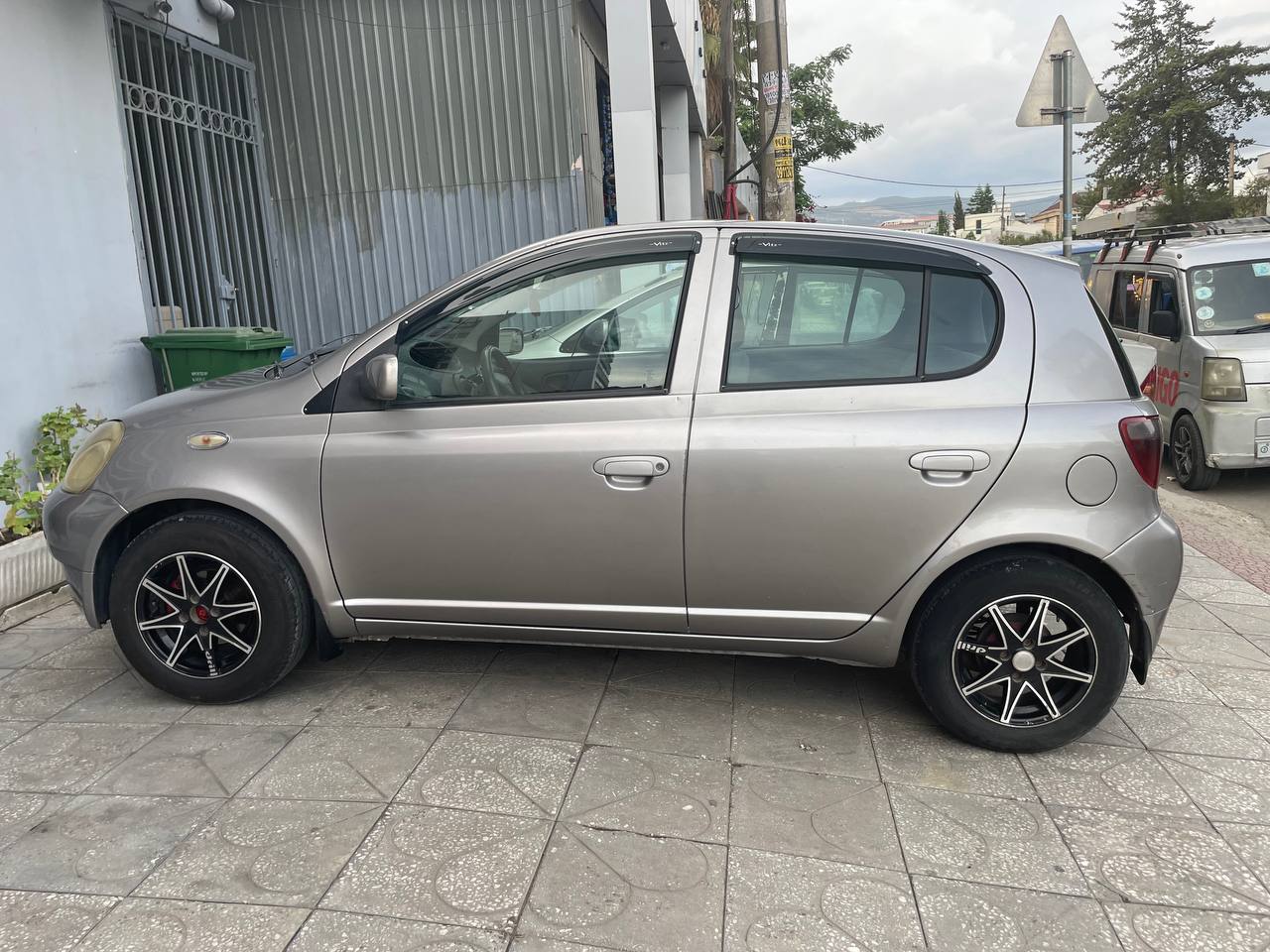 Vitz - Image