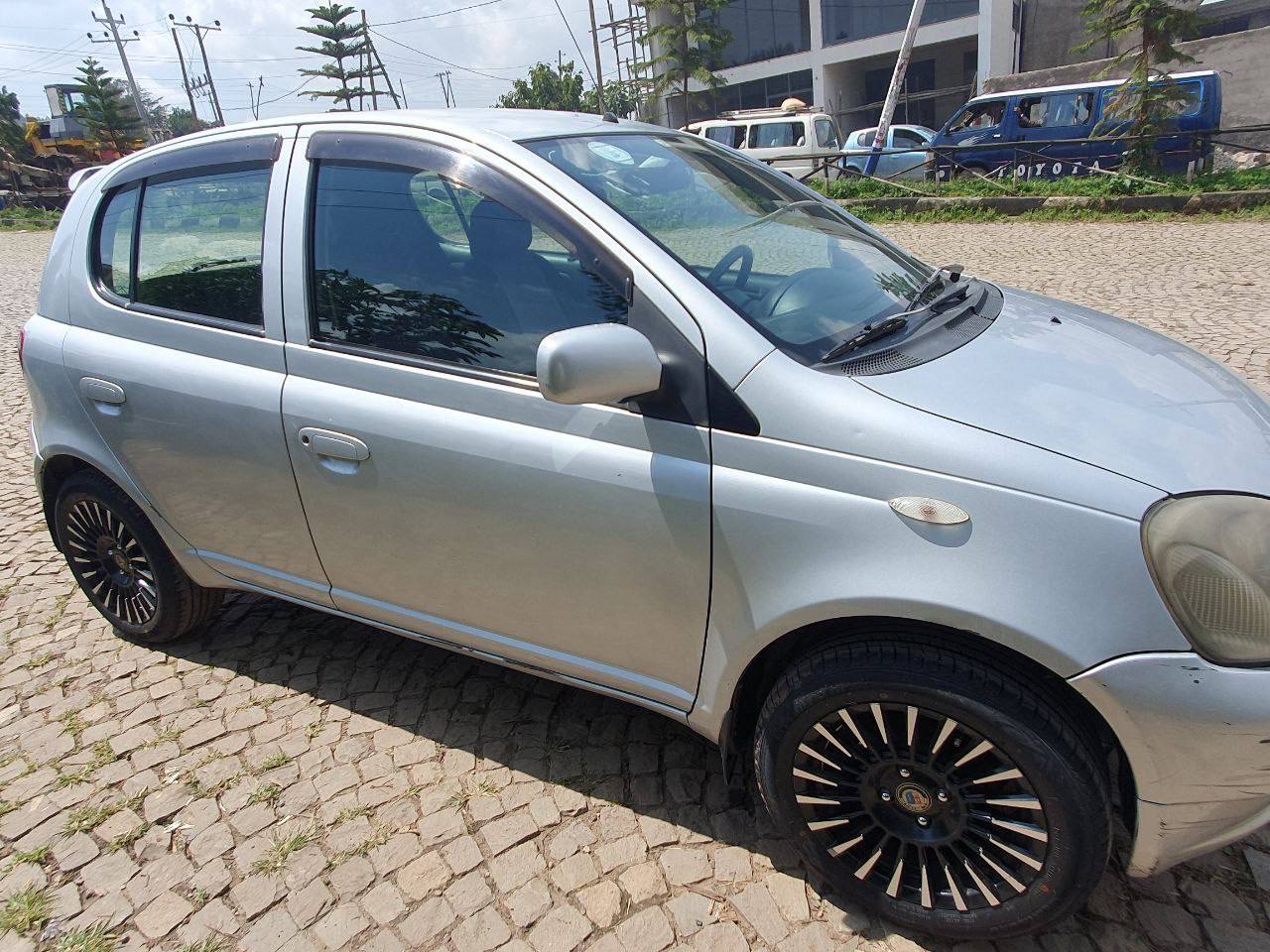 toyota vitz 2001