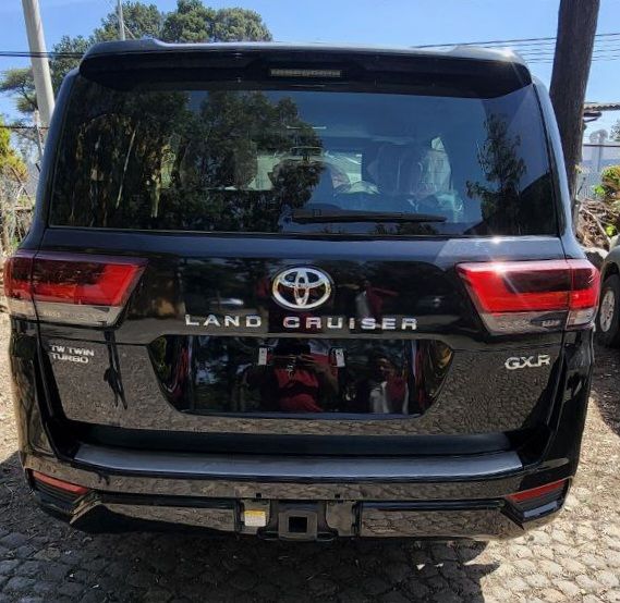 Toyota Land Cruiser V8 - Image