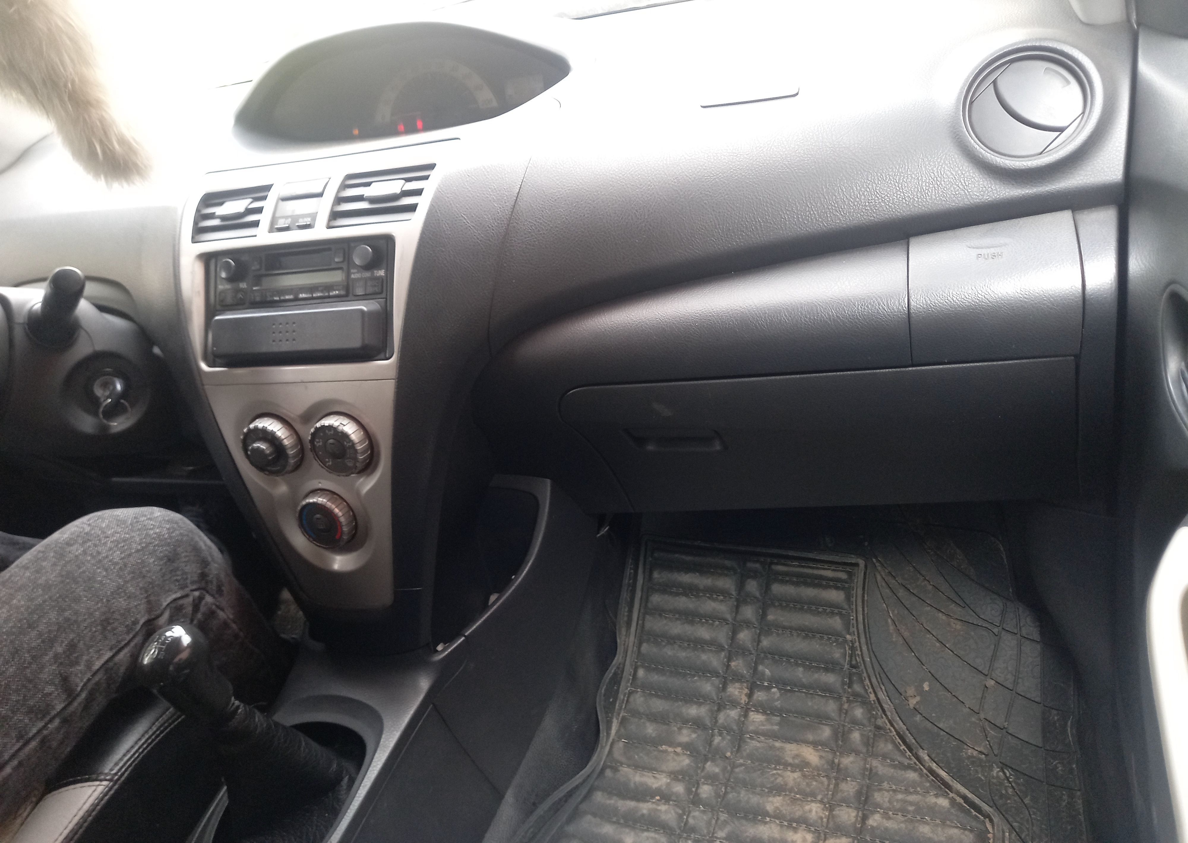 Toyota Yaris (Manual) - Image