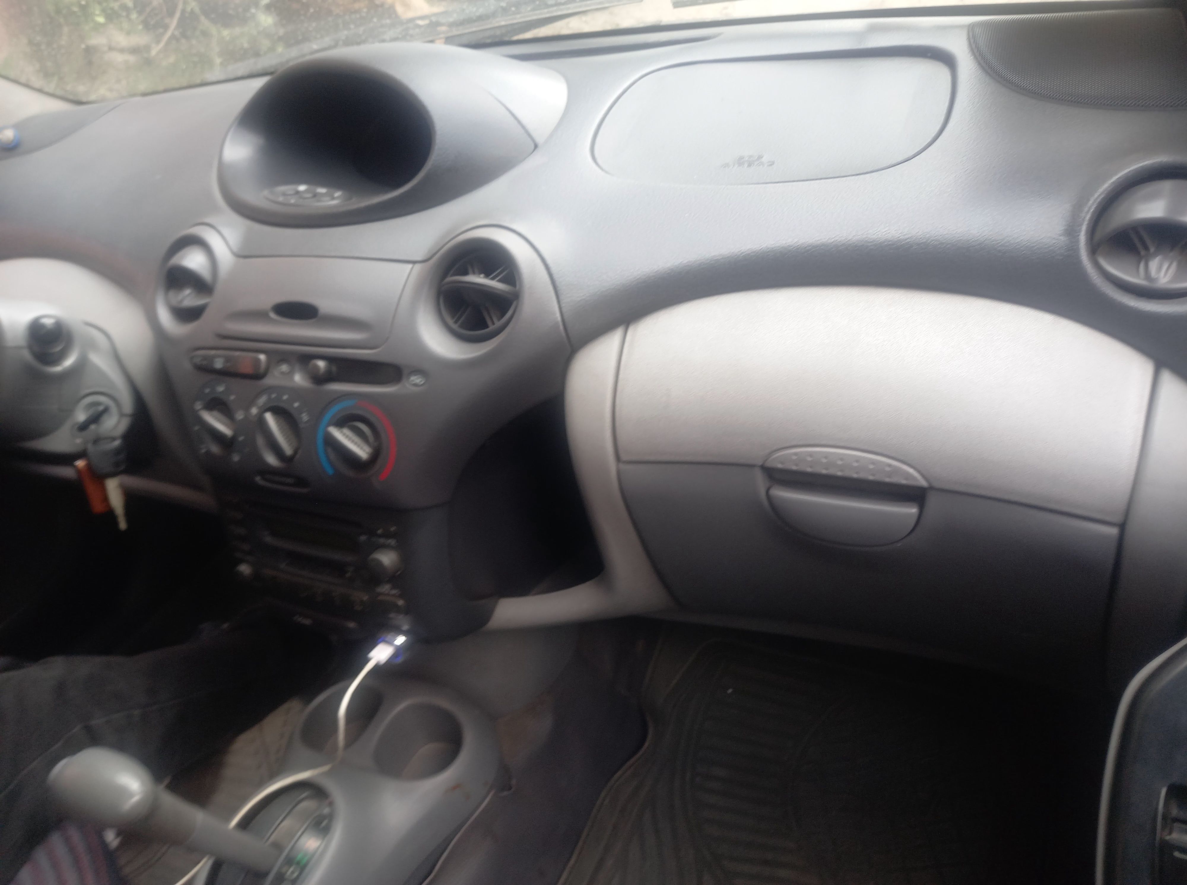Toyota Vitz - Image