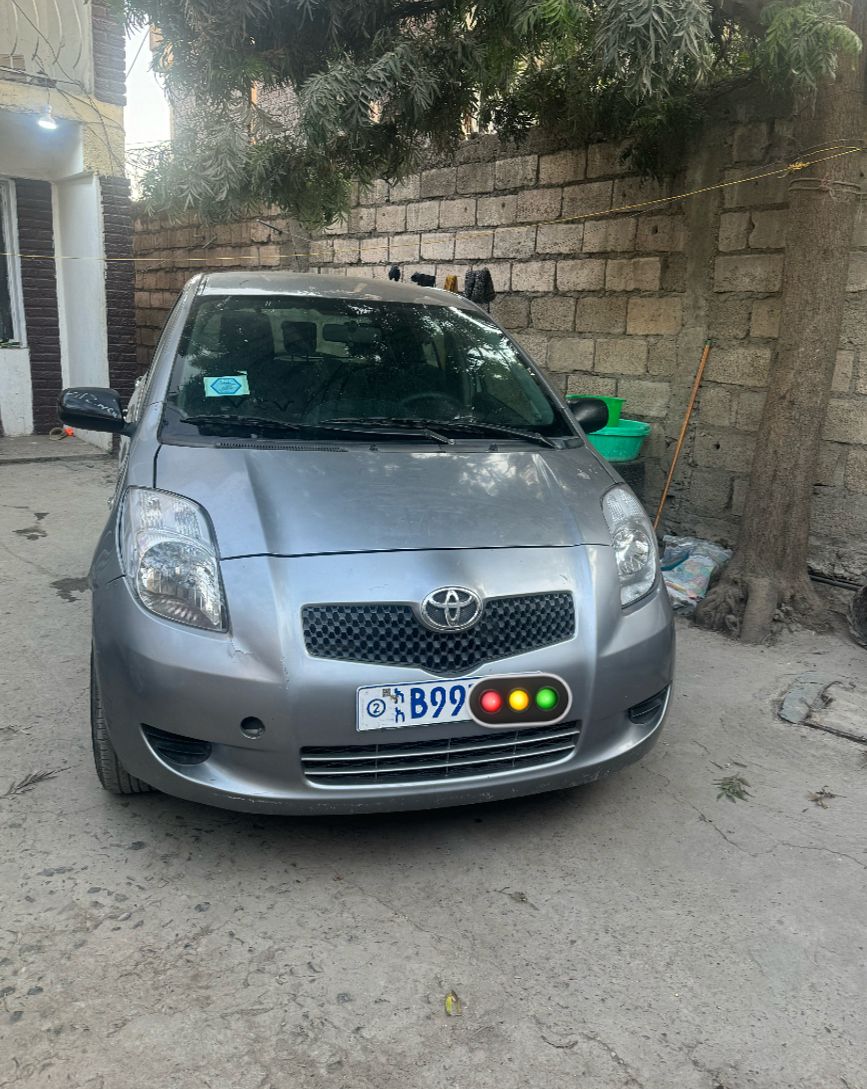 2008 Toyota Yaris compact 