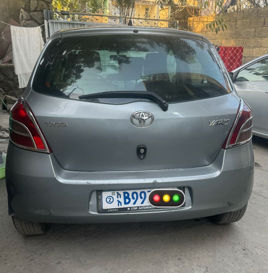 2008 Toyota Yaris compact  - Image