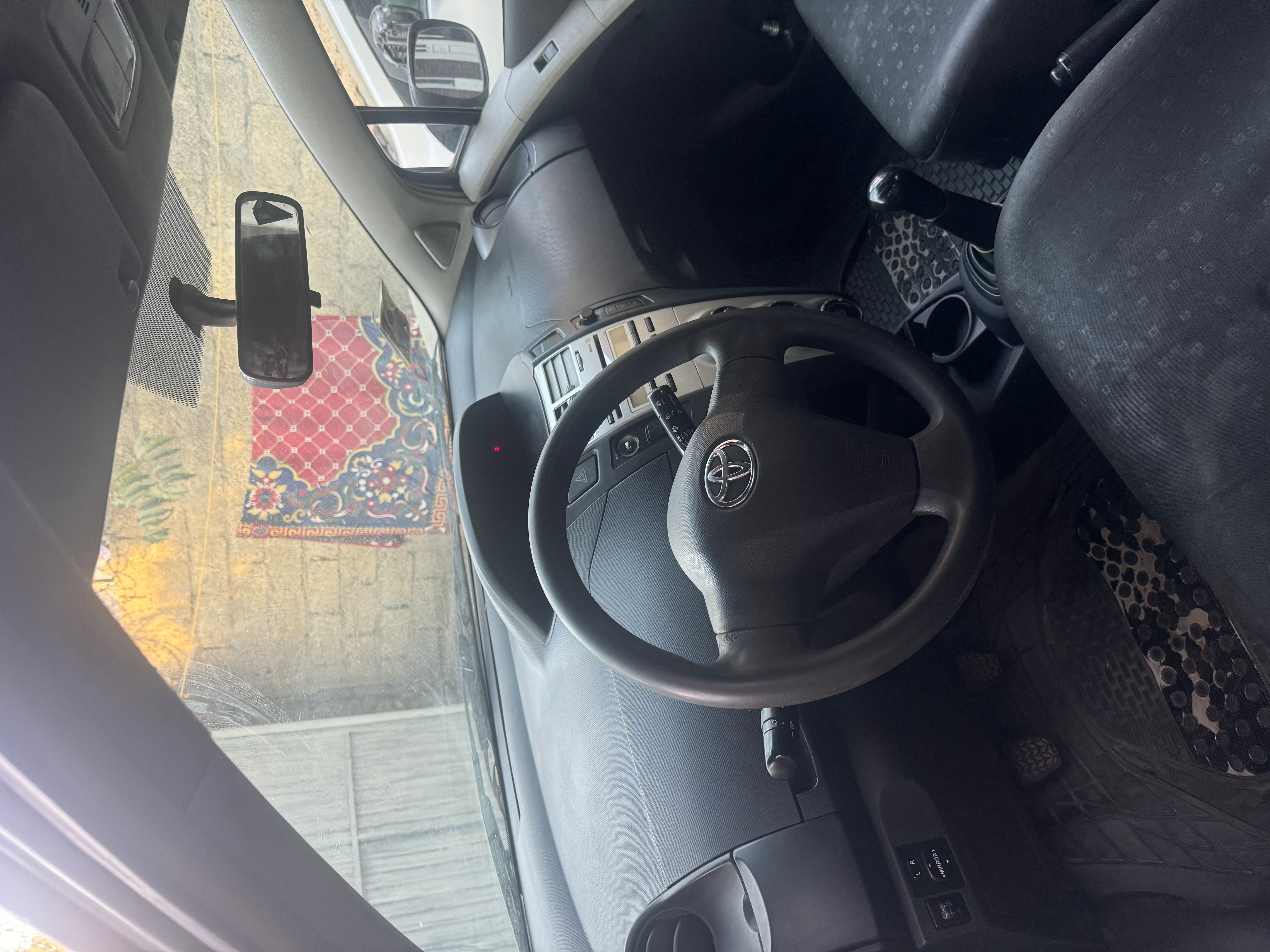 2008 Toyota Yaris compact  - Image
