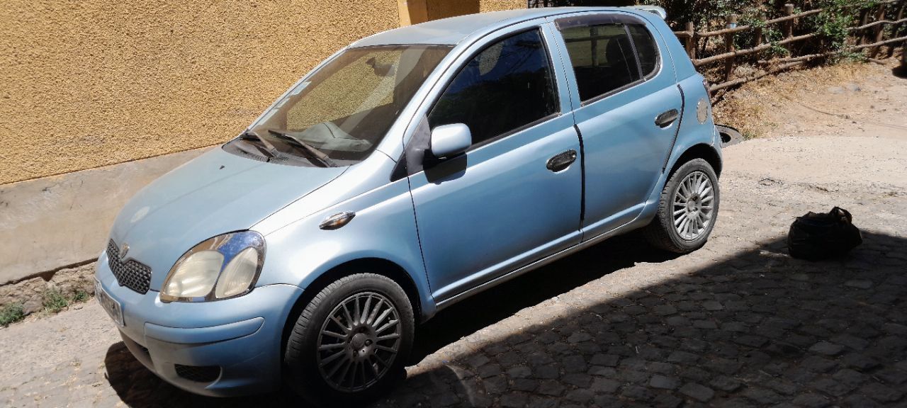 Vitz 2004 - Image