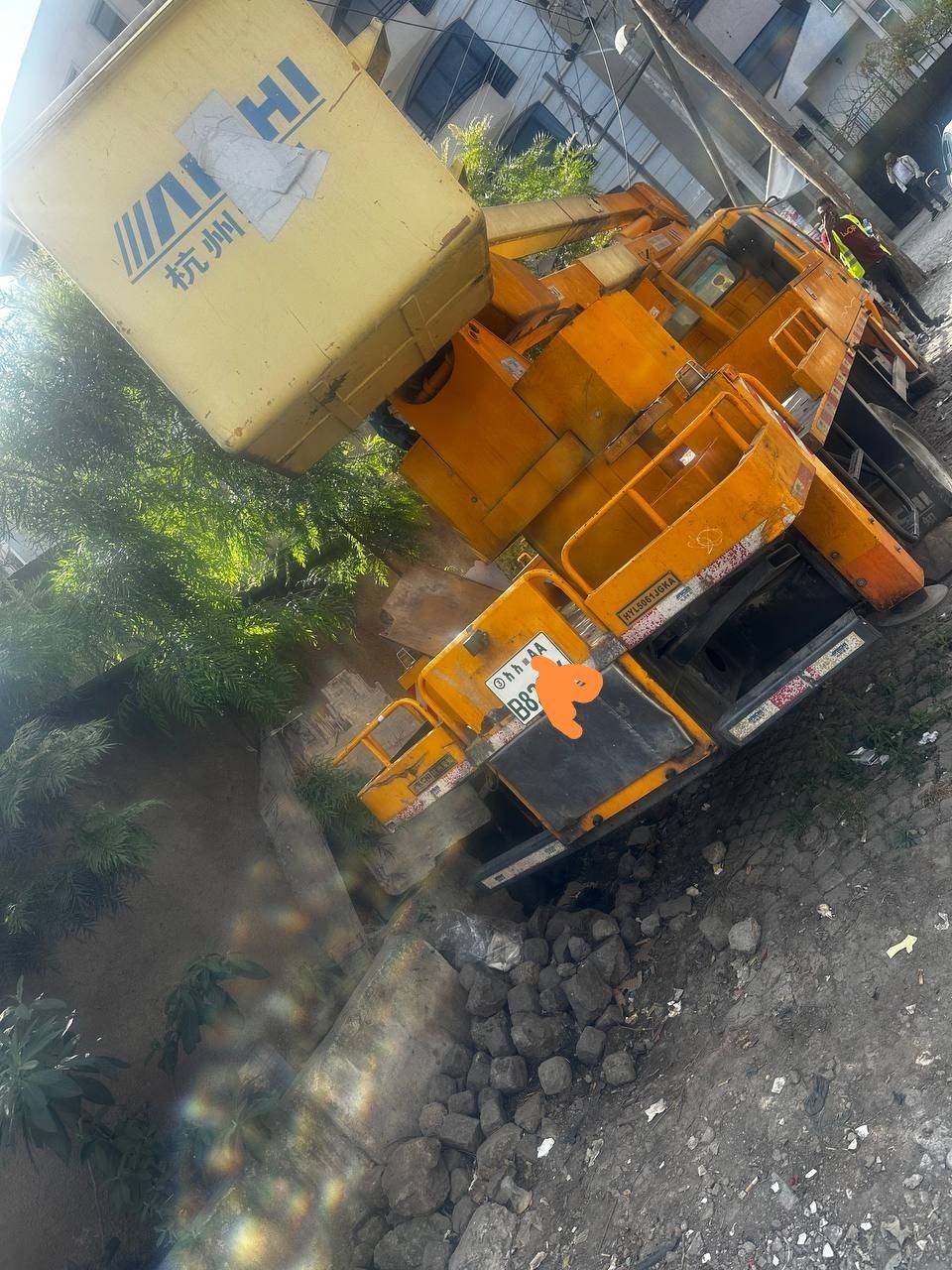 Isuzu crane