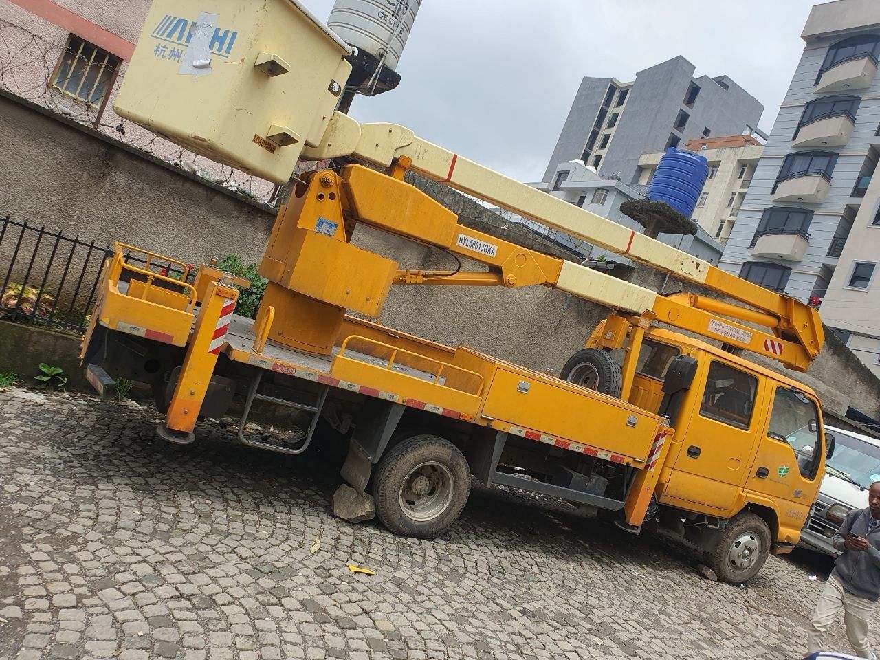 Isuzu crane - Image