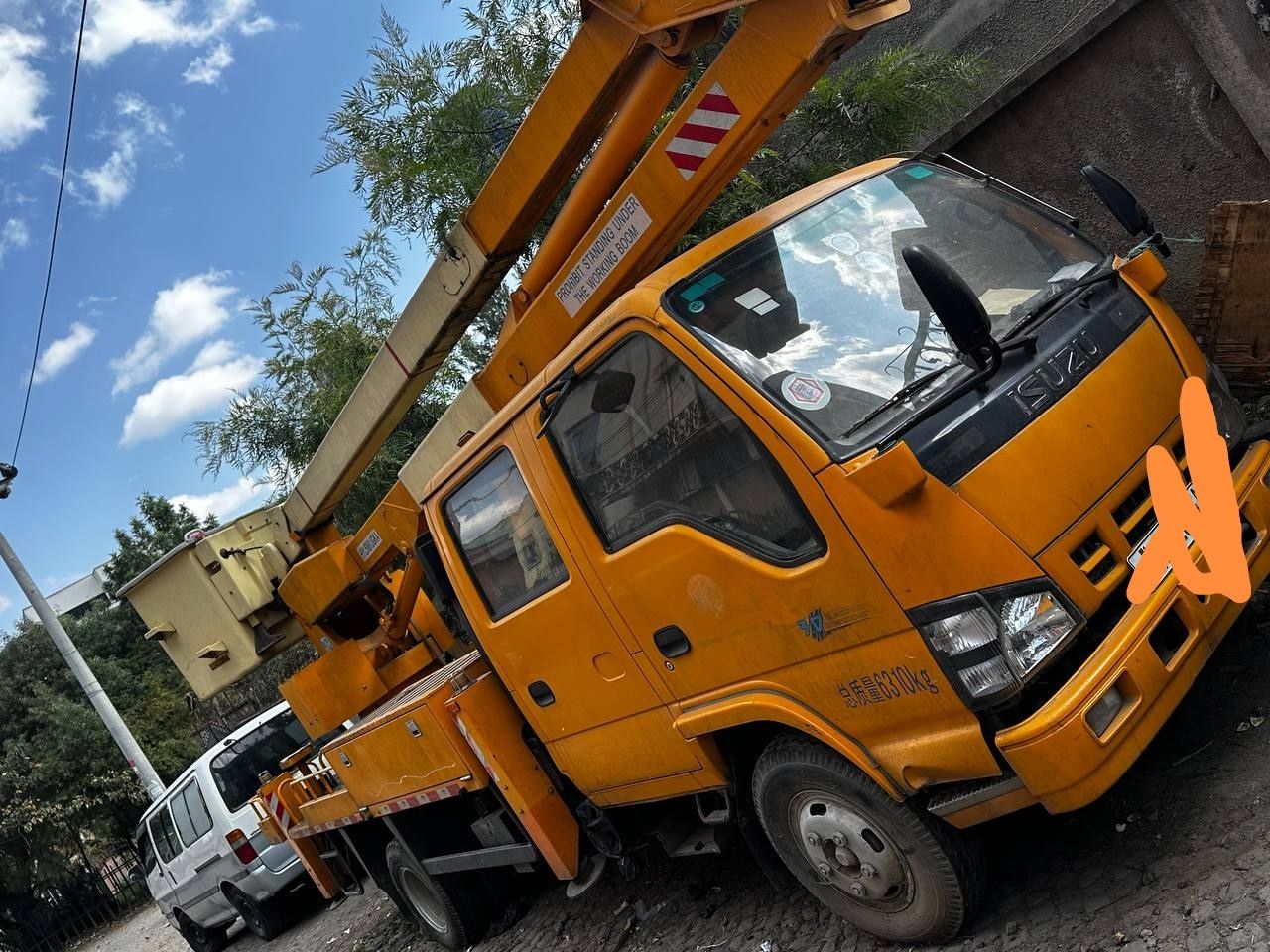 Isuzu crane - Image