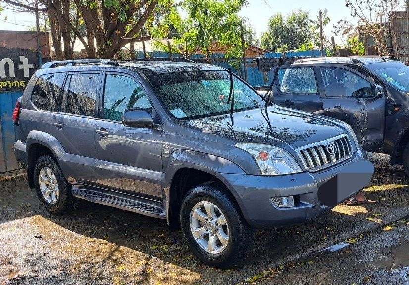 Toyota Landcruiser Prado  - Image