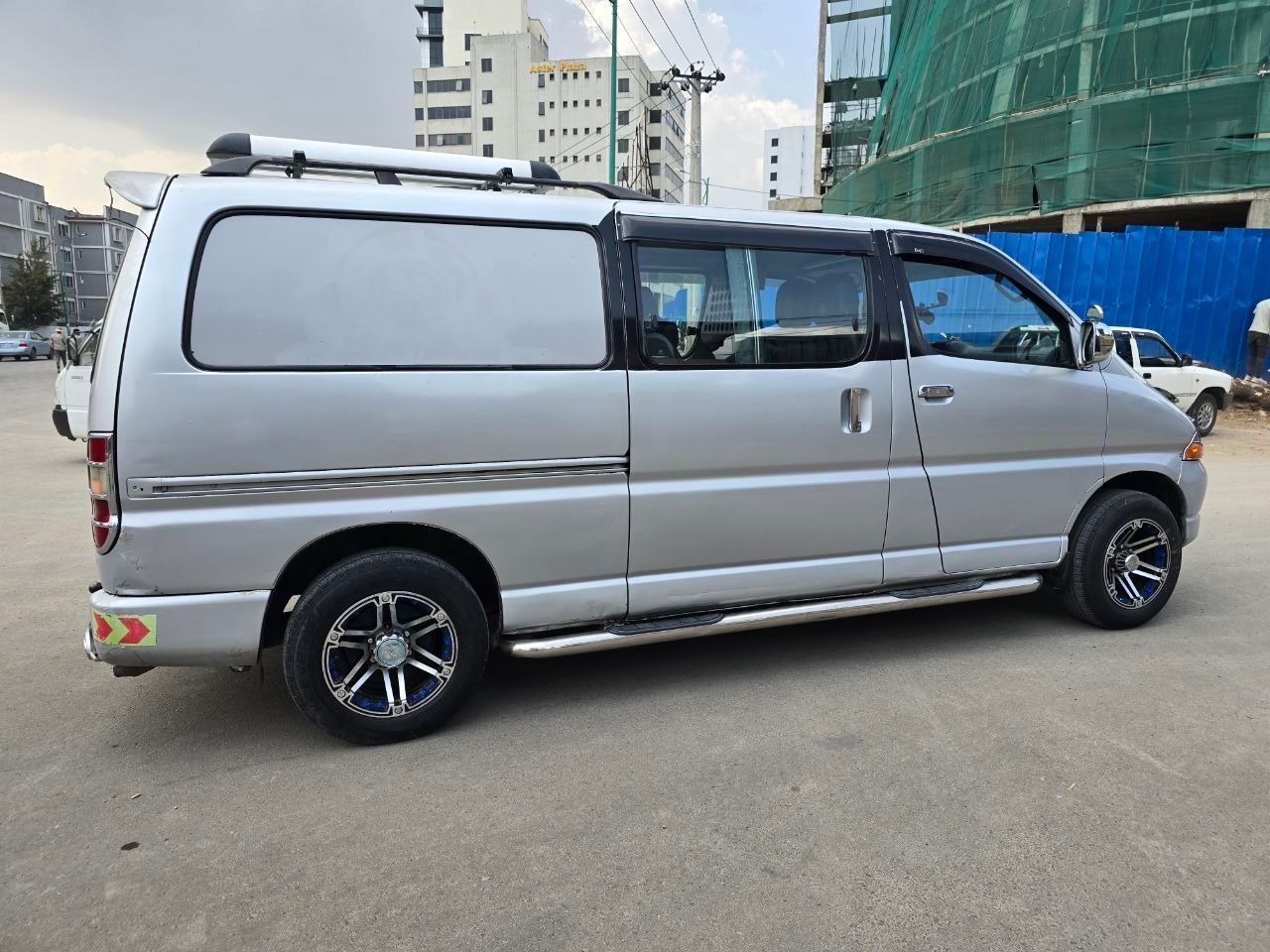 TOYOTA D4D HALF VAN - Image