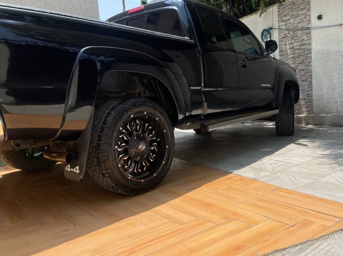 Toyota Tacoma  - Image