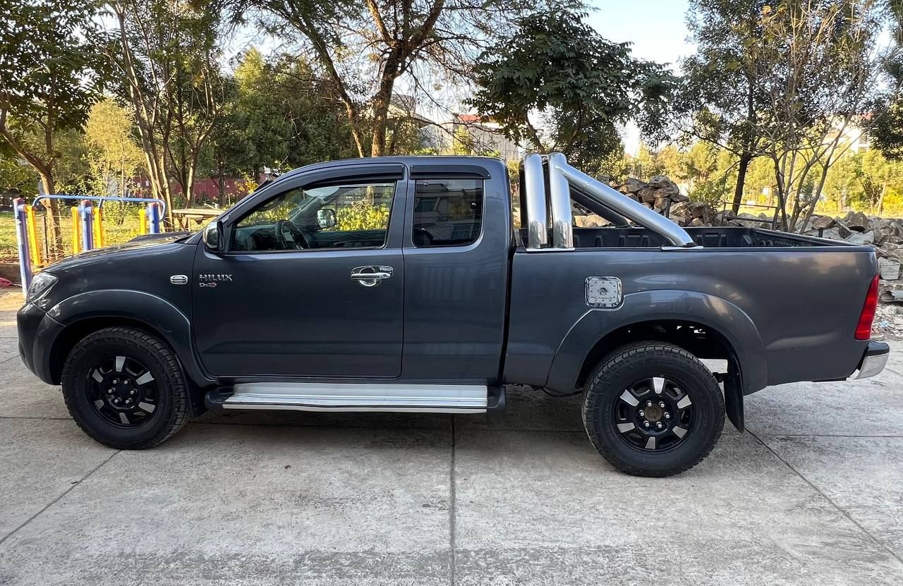 Toyota Hilux 2008( king cab)..Urgent Sale - Image
