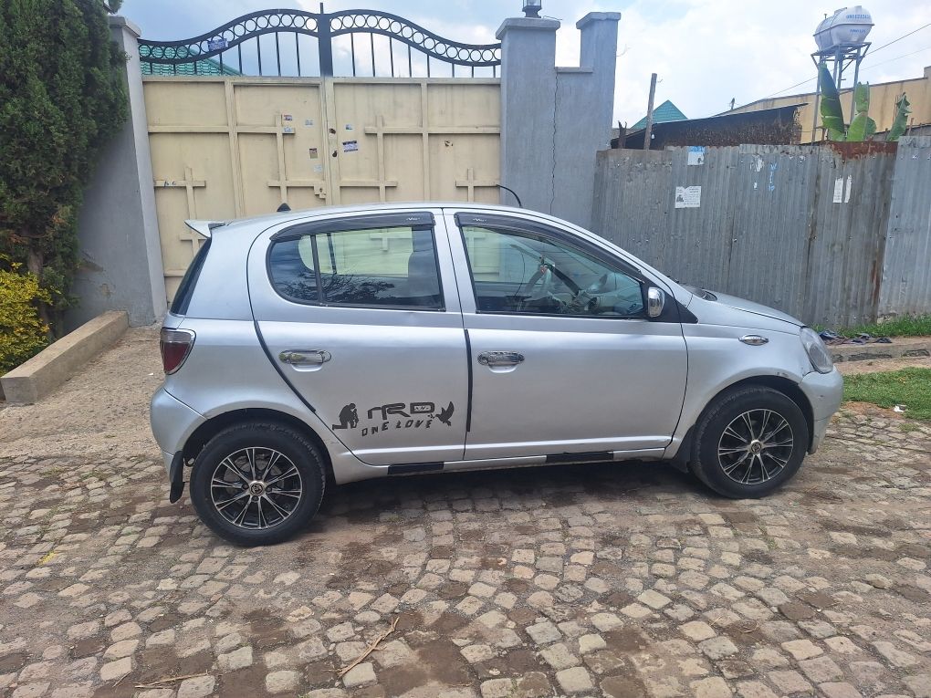 vitz 2000/6 model - Image