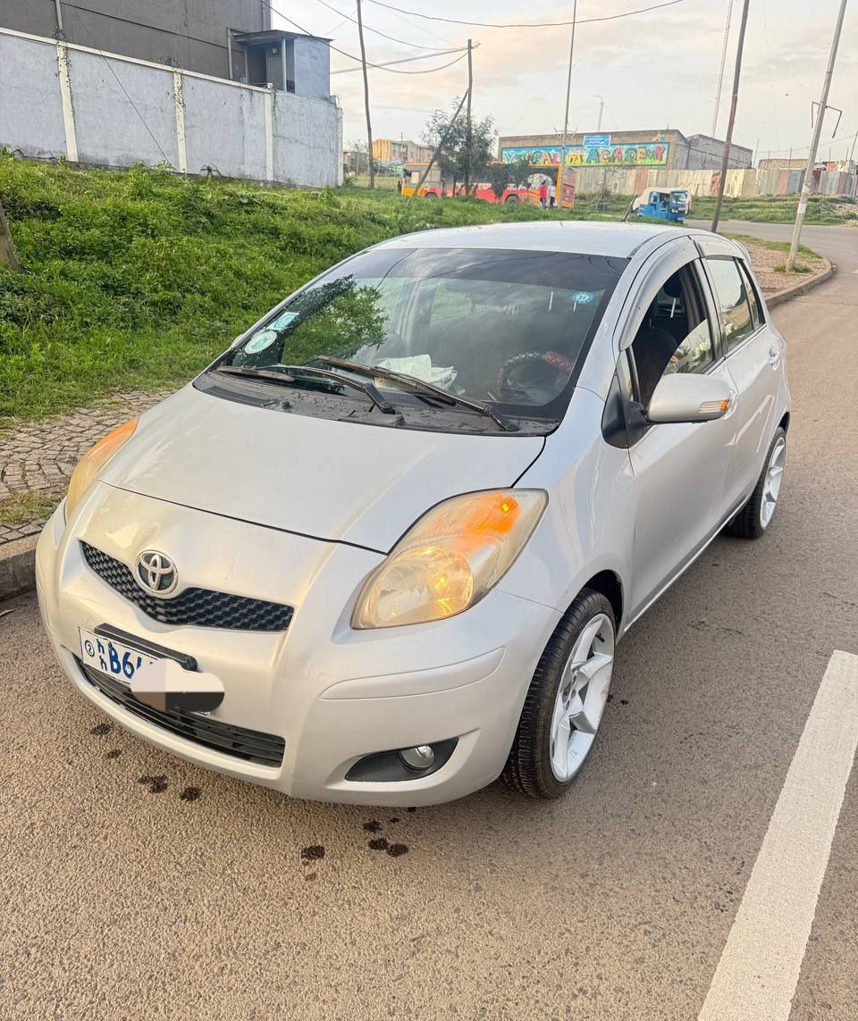 Toyota Yaris Compact  - Image