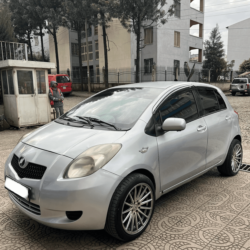 COMPACT YARIS 