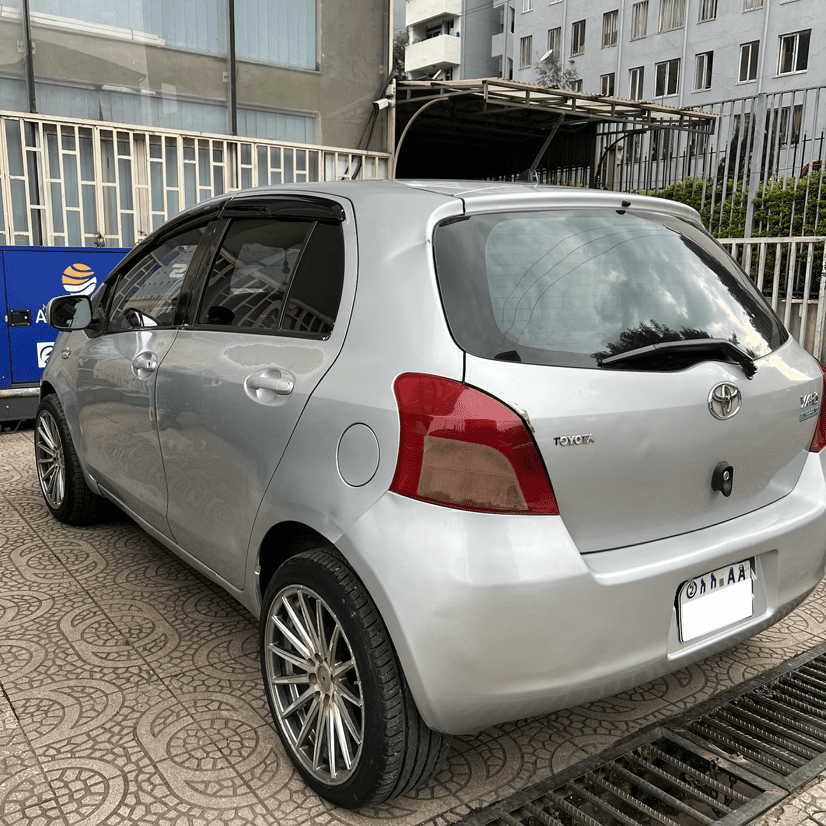 COMPACT YARIS  - Image
