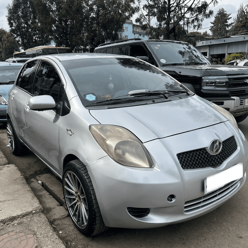 COMPACT YARIS  - Image