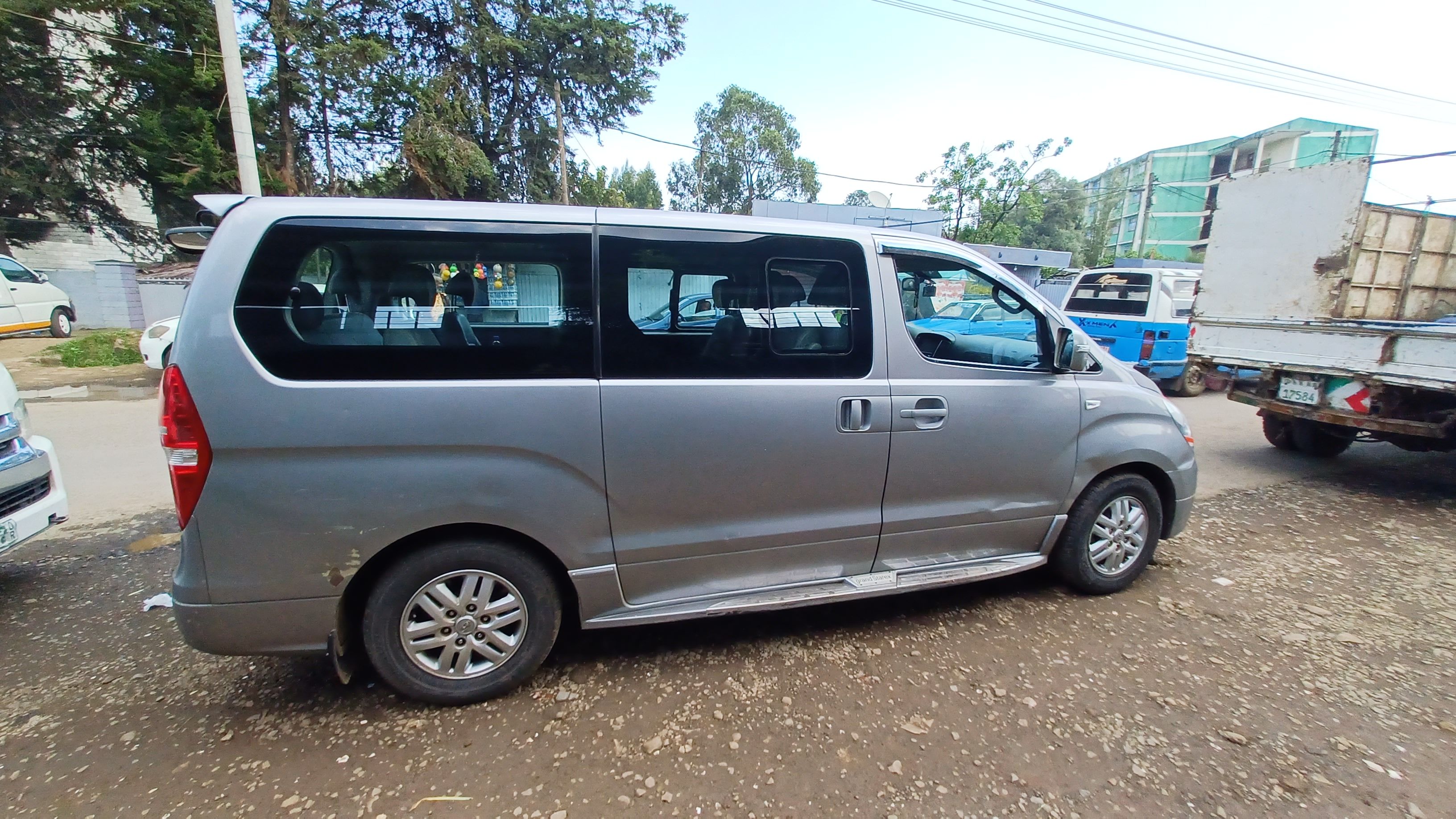 Hyundai Starex