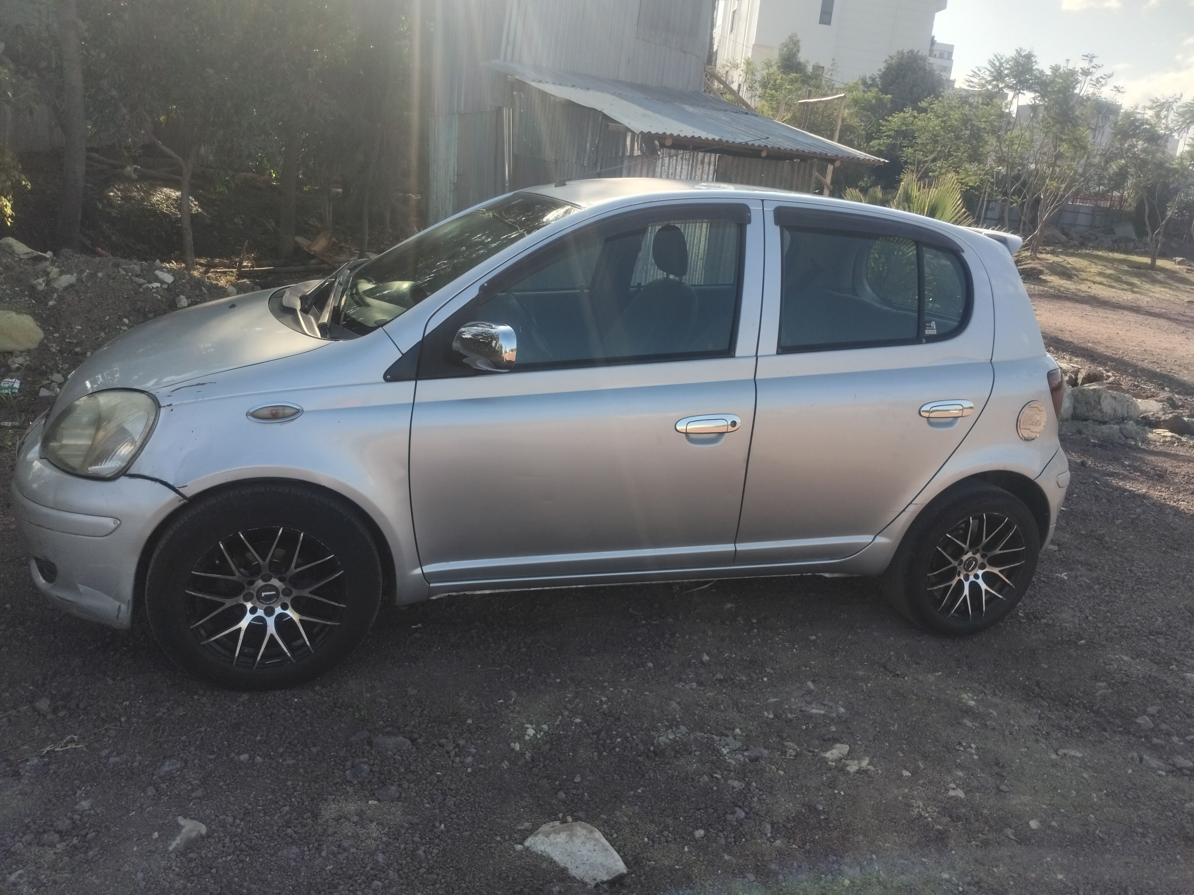 Toyota Vitz - Image