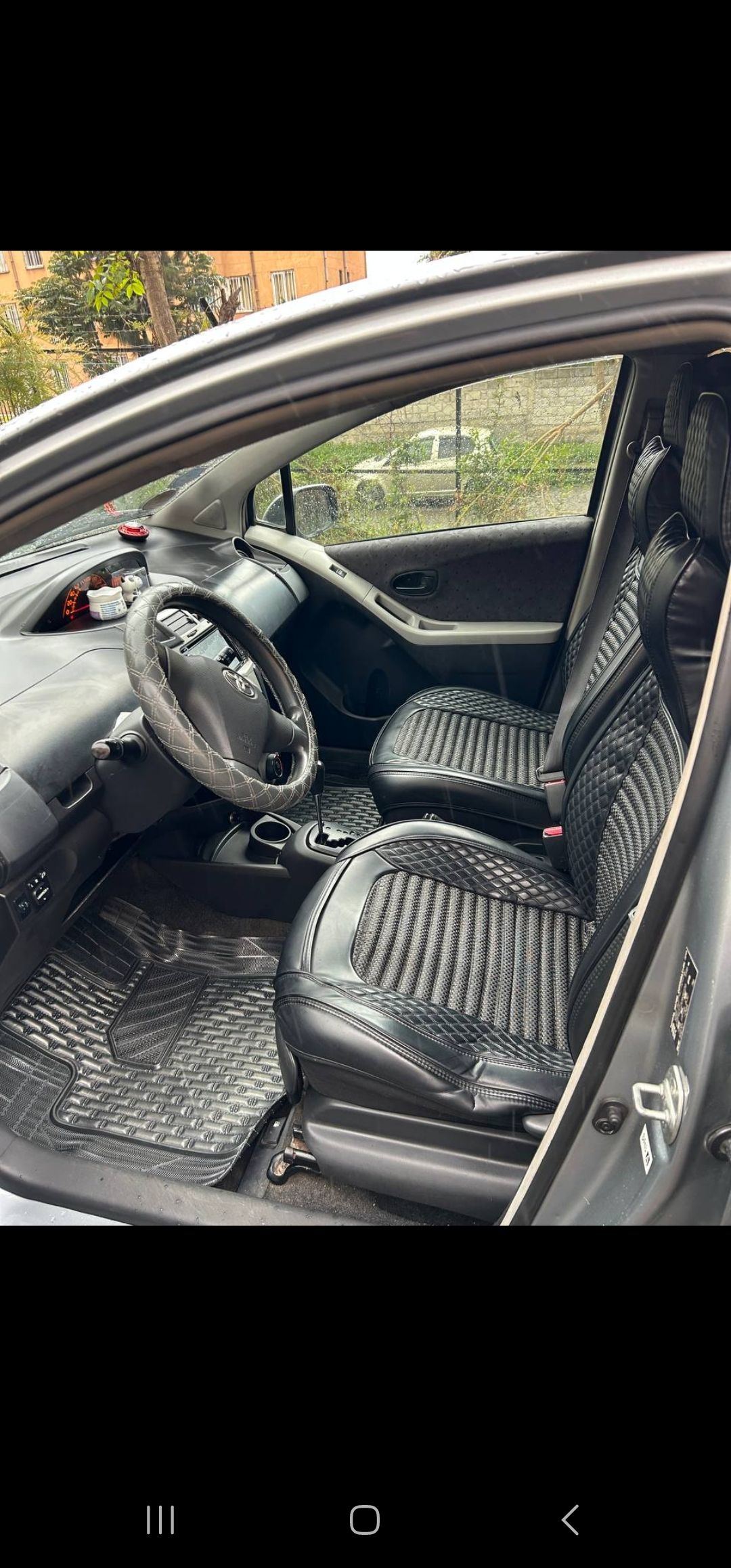 Toyota yaris  - Image