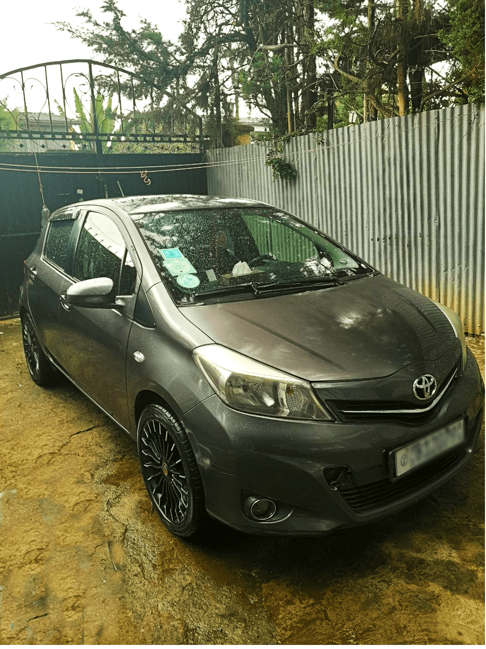 Toyota Yaris 2012/11(Europe meri yalzore )