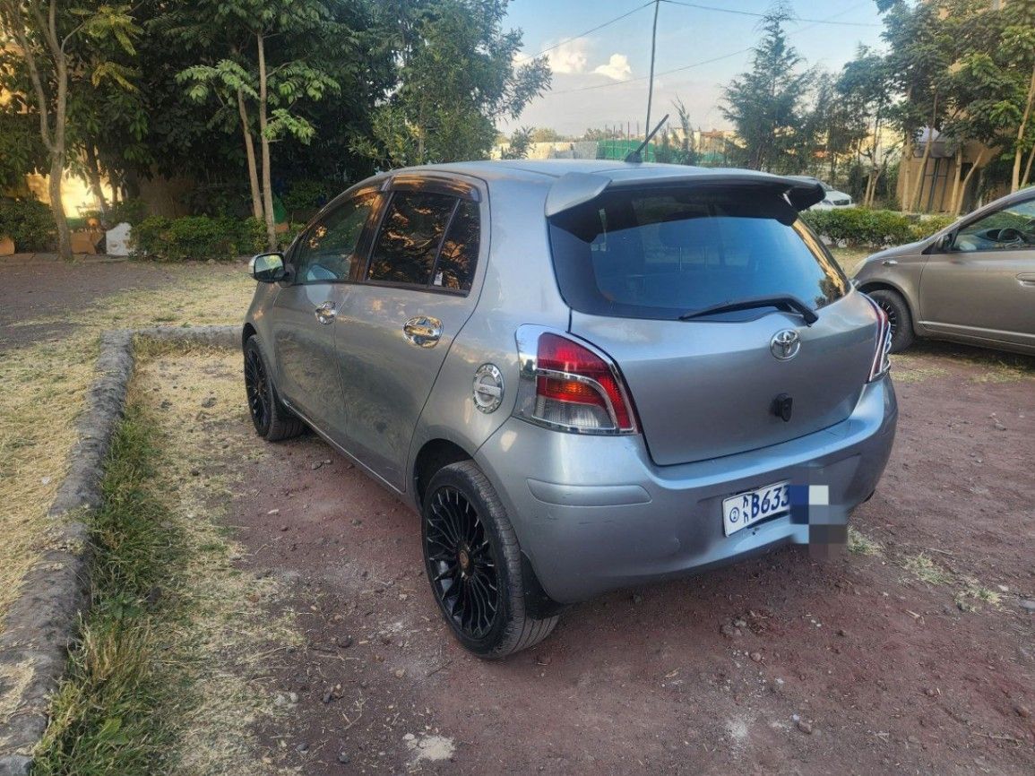 Toyota Yaris compact 2010 - Image