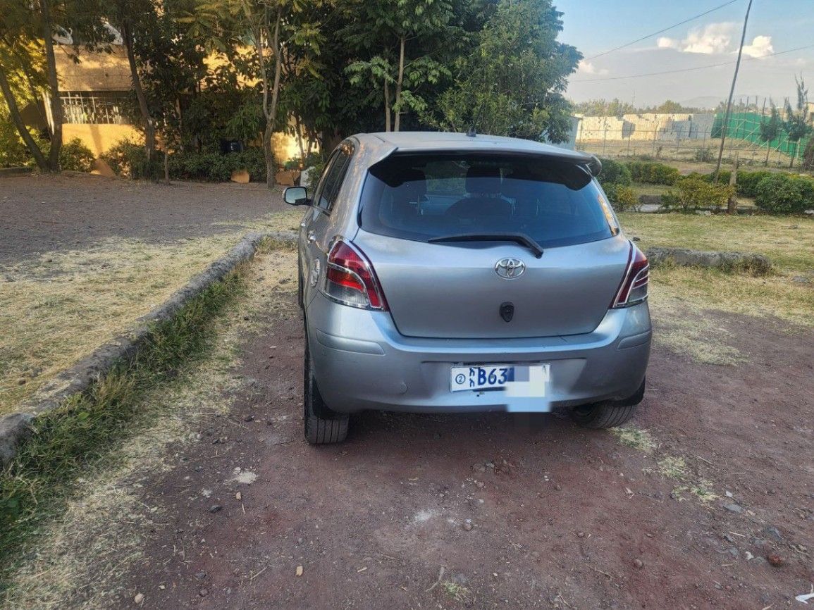 Toyota Yaris compact 2010 - Image