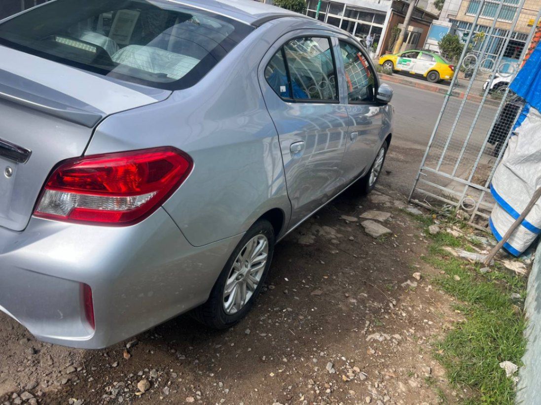 Mitsubishi attrage - Image