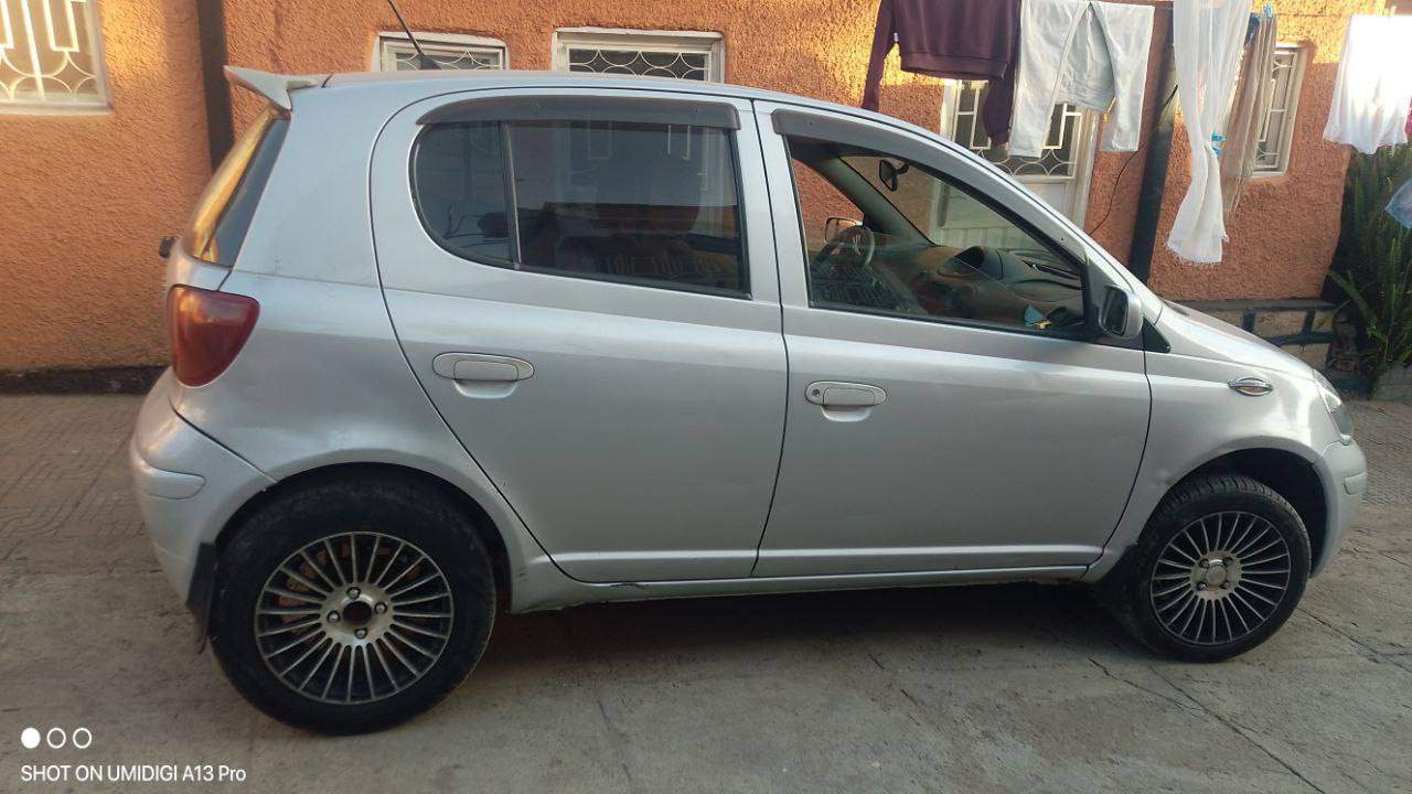 Toyota vitz  2004