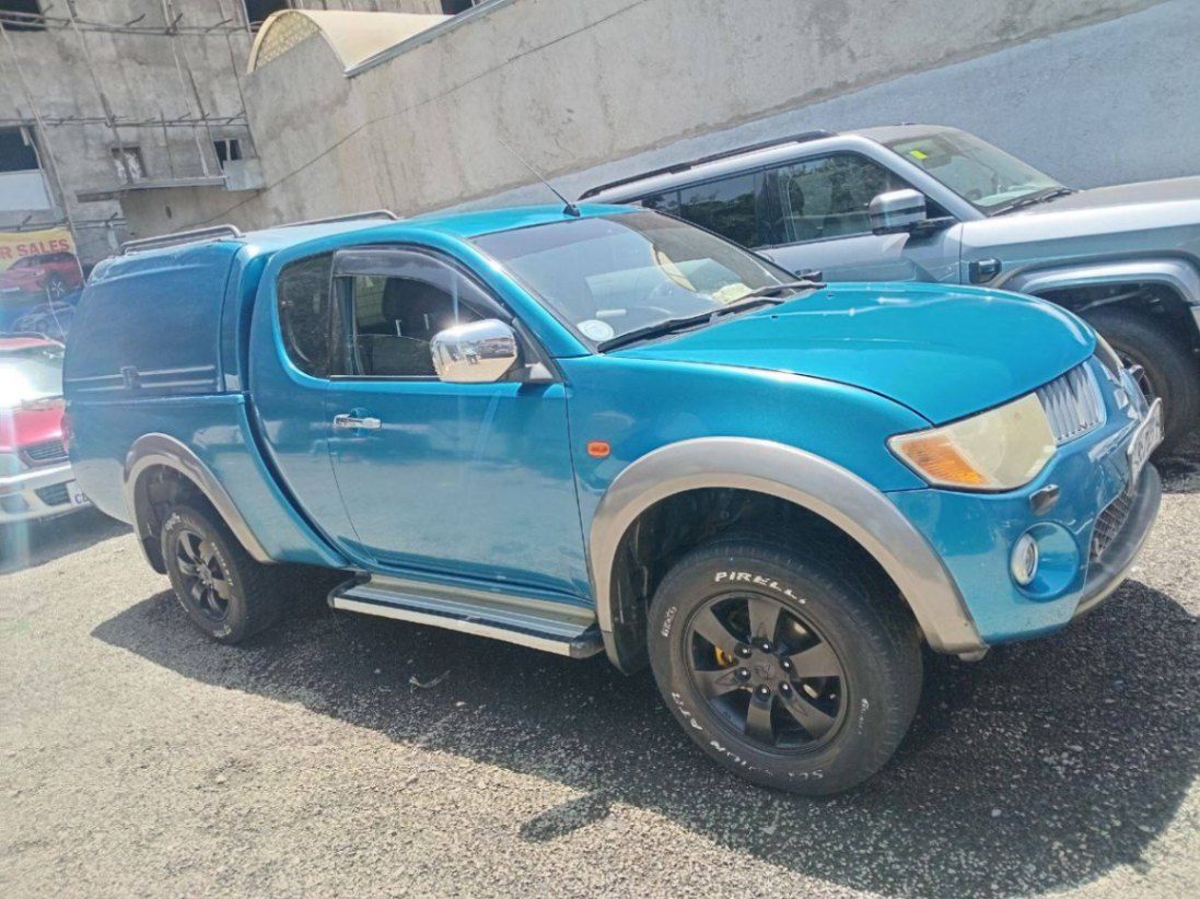 Mitsubishi king up - Image